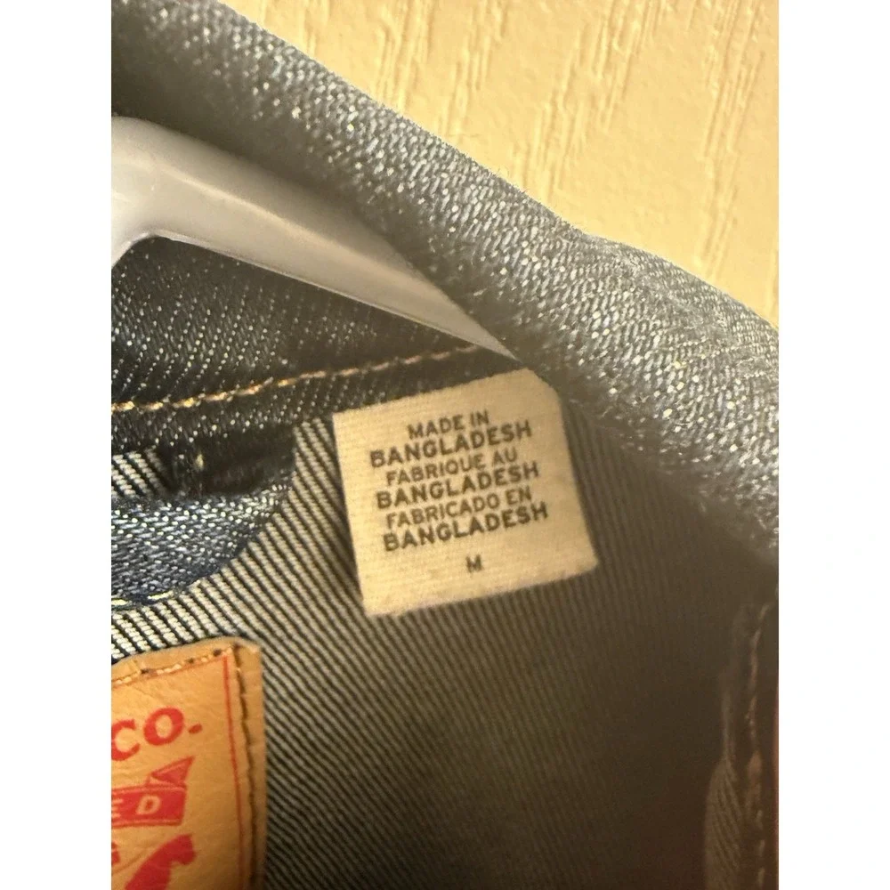 Levi's Denim Trucker Jacket Mens Medium Dark Indigo Stonewash EUC‎